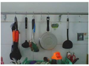 pan&utensil hanger2